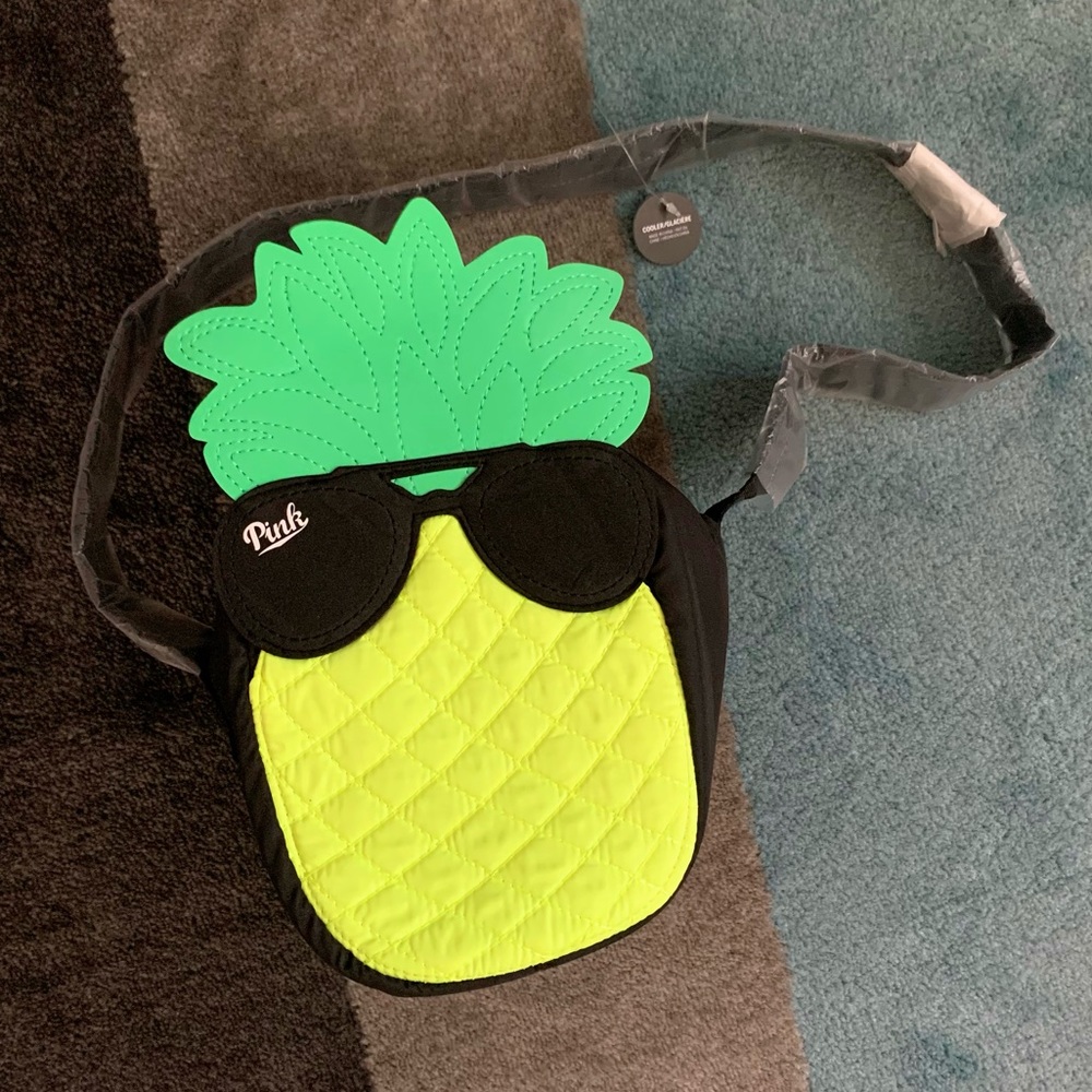 VS Pink pineapple cooler bag 🍍😎